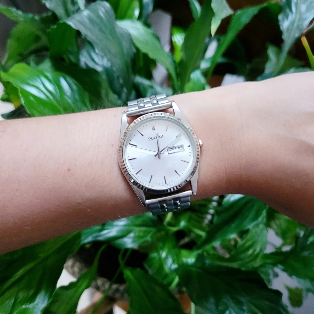 Classic Pulsar Silver Calendar Watch